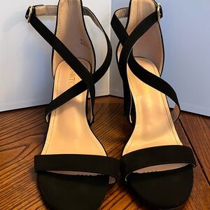 HHTCAL HEELED BLACK SUEDE SANDALS. SIZE 9.5.